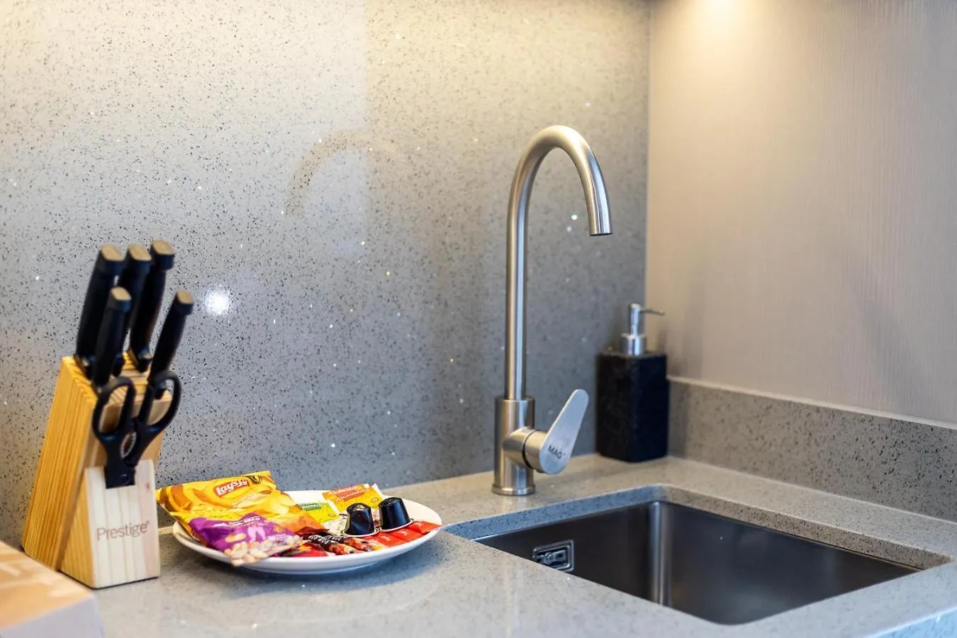 Serene Studio Apartment In Mag Eye 920 - Allsopp & Allsopp Dubai